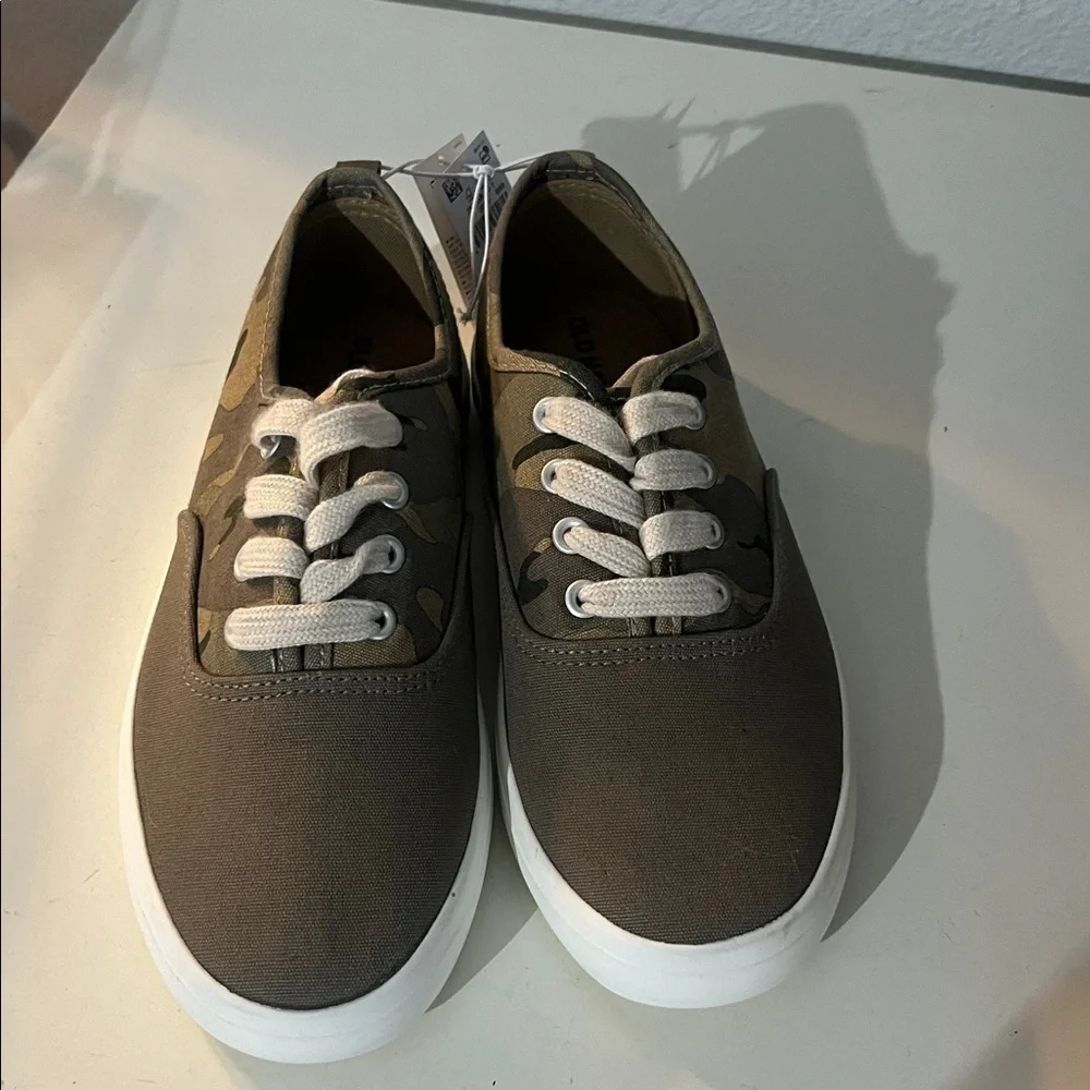 New Old Navy Kids Boys Girls Camouflage Camo Canvas Shoes Size 3 NWT